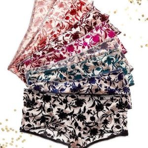 Victoria’s Secret sexy velvet shortie
